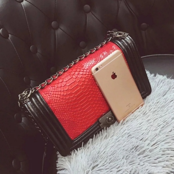 Red Snake Skin Quilted Leather Shoulder bag - Picture 2 of 5